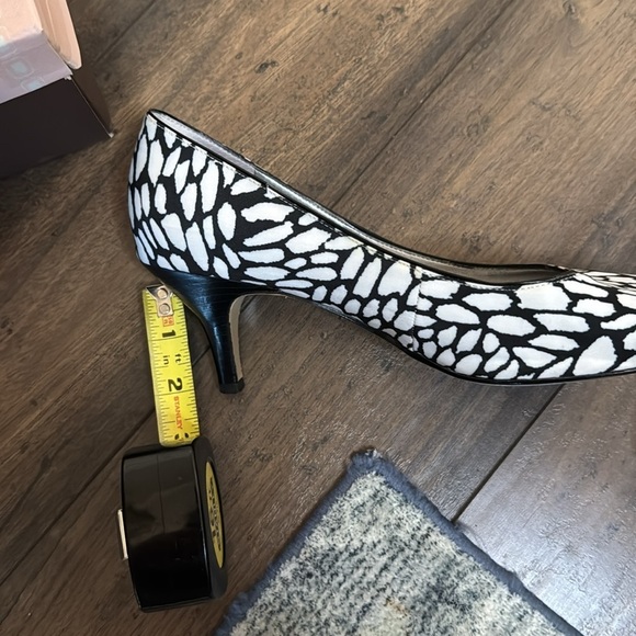 Bandolino open toe Shelley kitten heel black and white size 8 - Picture 8 of 9